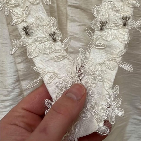 Beautiful new Wedding dress with tags - Picture 8 of 11